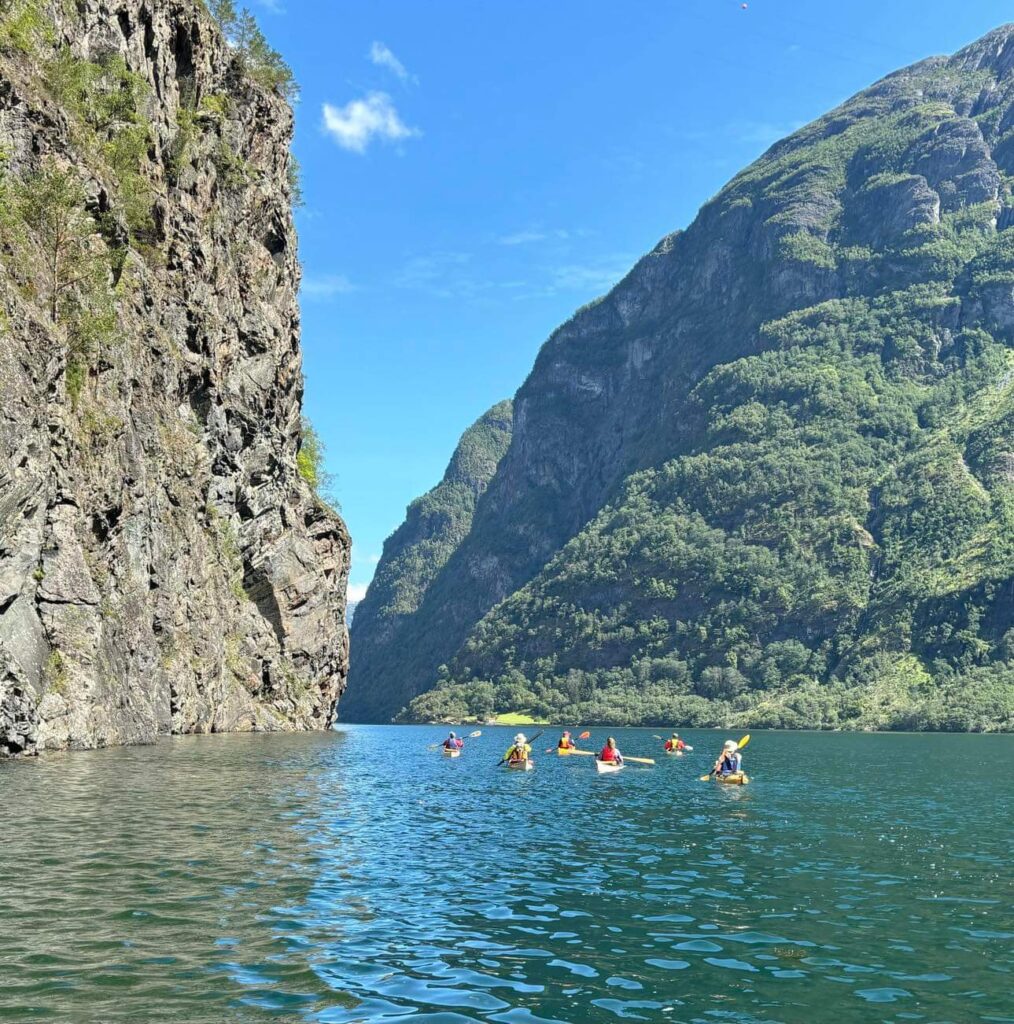 Fantastiska vyer i fjorden, underbar paddling, uteliv när det är som bäst!